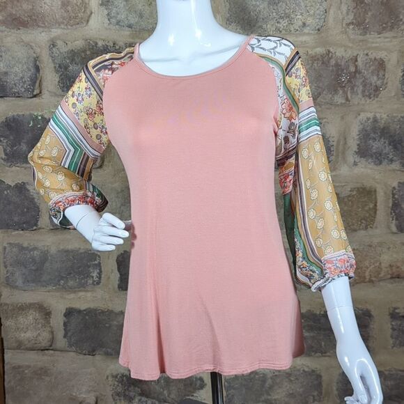 Les Amis Top Woman's Size Small Pink Raglan Sheer Sleeves Boho Print 3/4 Sleeve - Picture 2 of 14